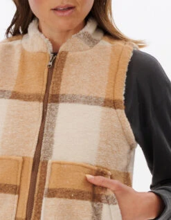 RIP CURL BREEZE VEST CAMEL 7 RIP CURL BREEZE VEST CAMEL -Salty Crew Shop rip curl smanicato breeze camel 2